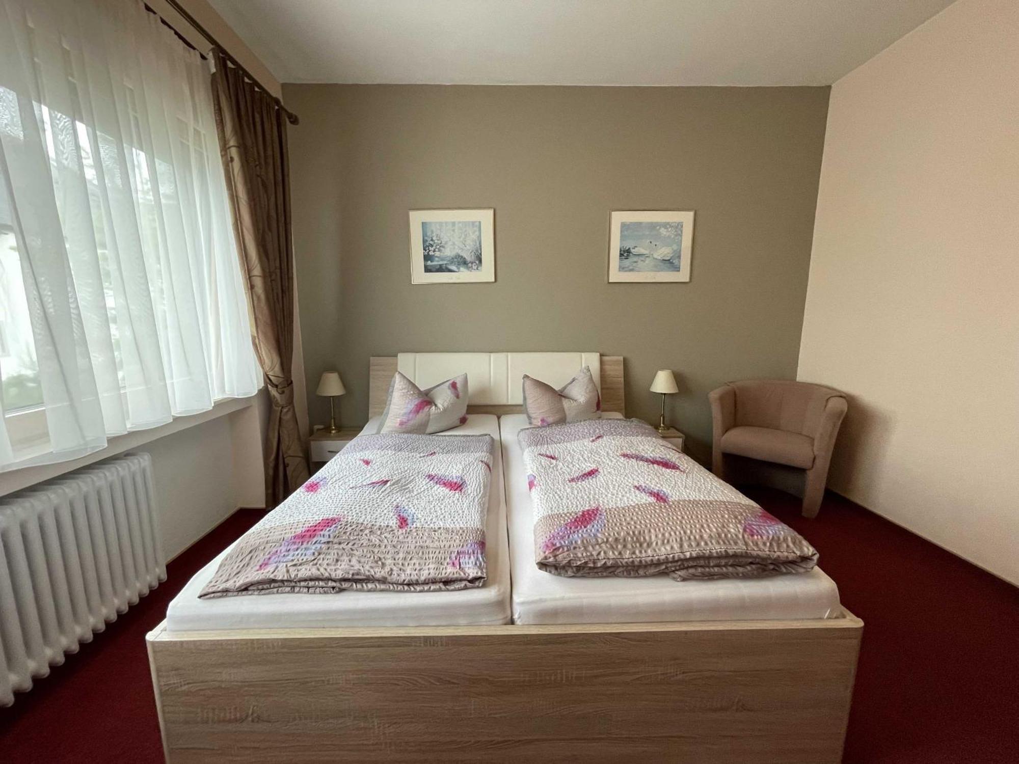 Hotel Zur Mosel Minheim ภายนอก รูปภาพ
