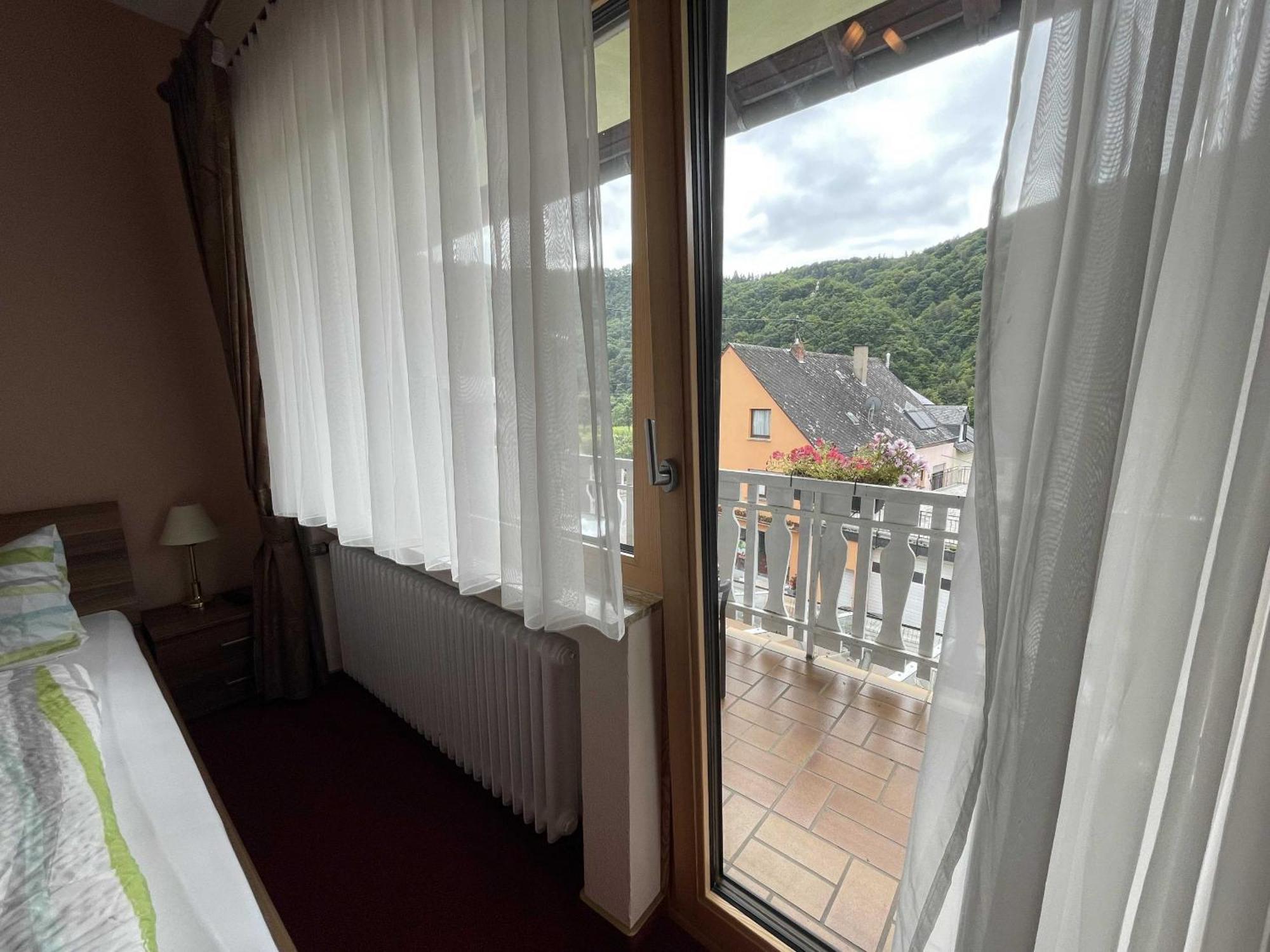 Hotel Zur Mosel Minheim ภายนอก รูปภาพ