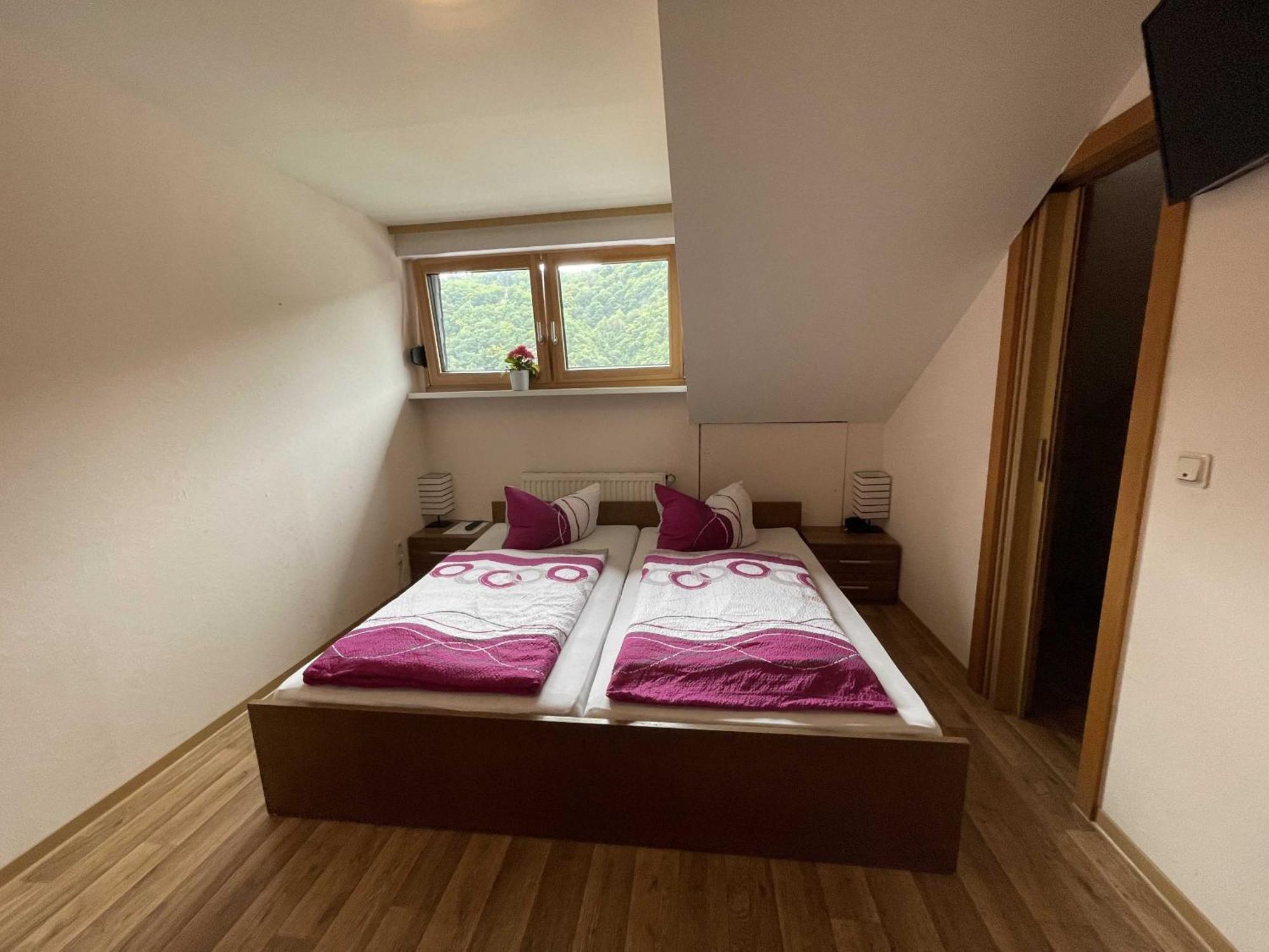 Hotel Zur Mosel Minheim ภายนอก รูปภาพ